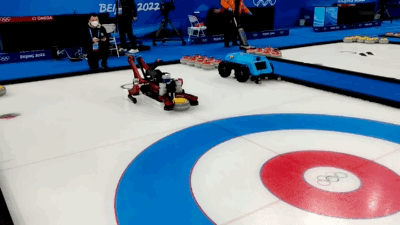 國産機器人在冬奧賽場打冰壺了