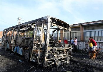 巴西福塔莱萨数十辆公交车被烧毁