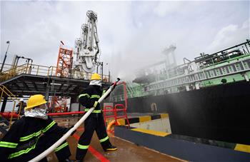 海口海事局辖区举办首次LNG船舶船岸联合应急演练