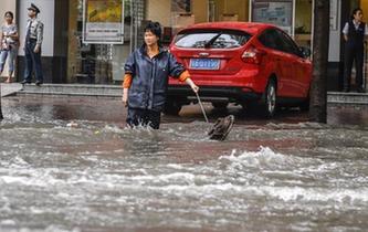 廣州暴雨來襲 市區多處積水