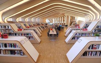 走進挪威最美小鎮圖書館