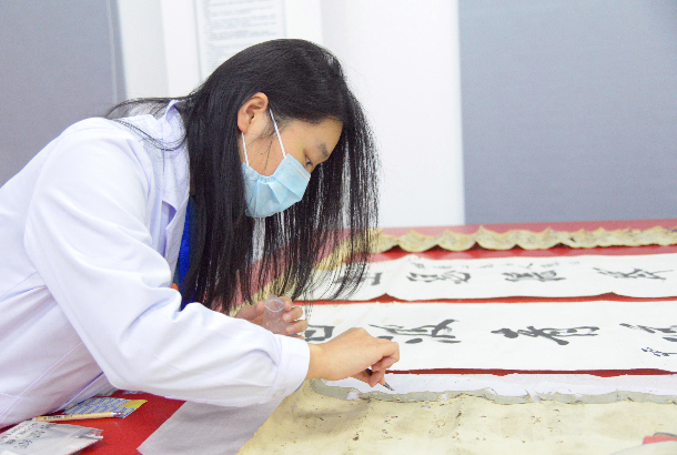 【瓣瓣同心·携手共进】探访北京保税区里的“文物医院”