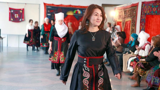 吉爾吉斯斯坦舉行裙袍大賽