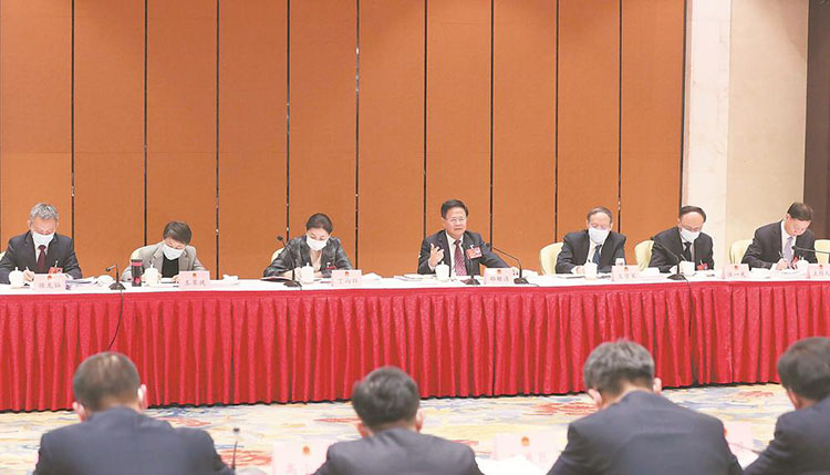 郑栅洁在蚌埠代表团审议《政府工作报告》