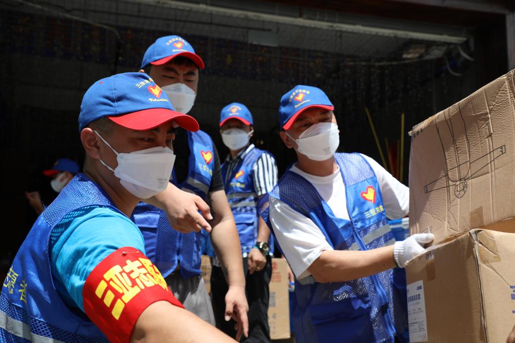 海南三亚：奋战在抗疫一线的志愿者