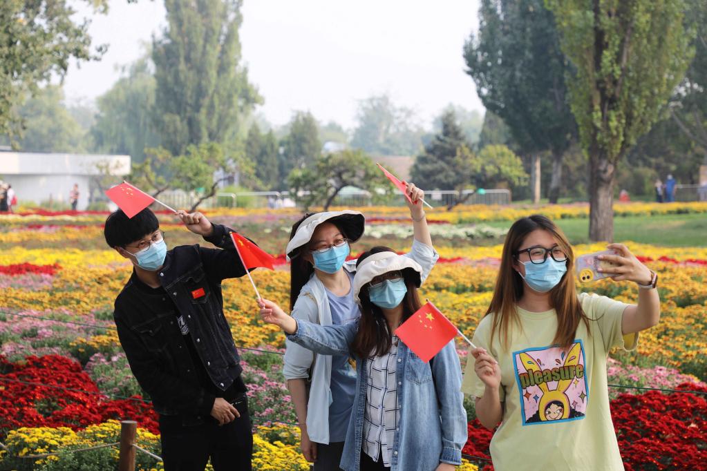 国庆假期首日北京市属公园接待游客27.33万人次