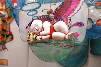 山東濰坊：風箏博物館引遊人