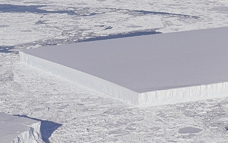 整齐如刀割 南极发现方形冰山
