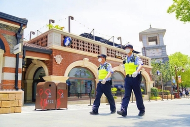 迪士尼小镇重启 警方全方位确保安全有序