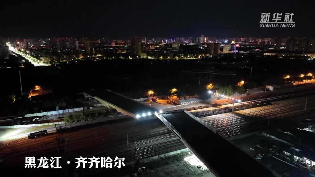 黑龙江：跨哈齐高铁齐齐哈尔民航路跨线桥成功转体