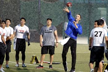 橄榄球球员汤姆·布雷迪上海授艺