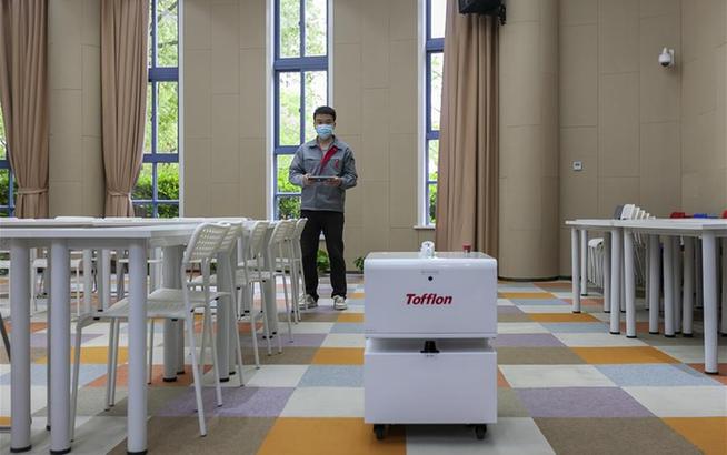 上海：消毒机器人入驻校园 保障学生返校开学