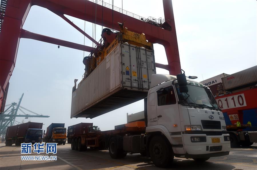 （經濟）（1）天津海關：“船邊直提”模式助力貨物通關提速