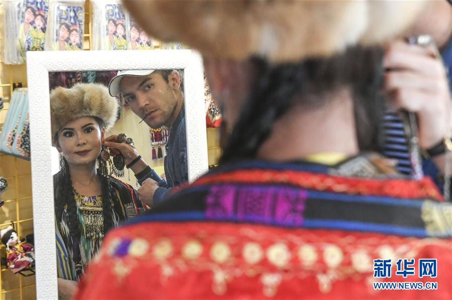 （图片故事）（4）喀什：复古服饰里的文化之旅