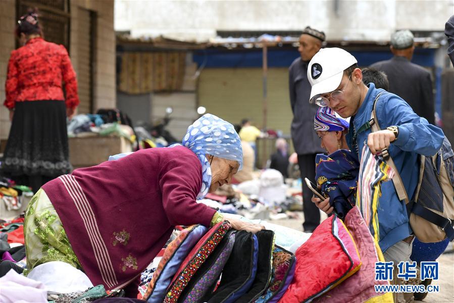 （图片故事）（8）喀什：复古服饰里的文化之旅