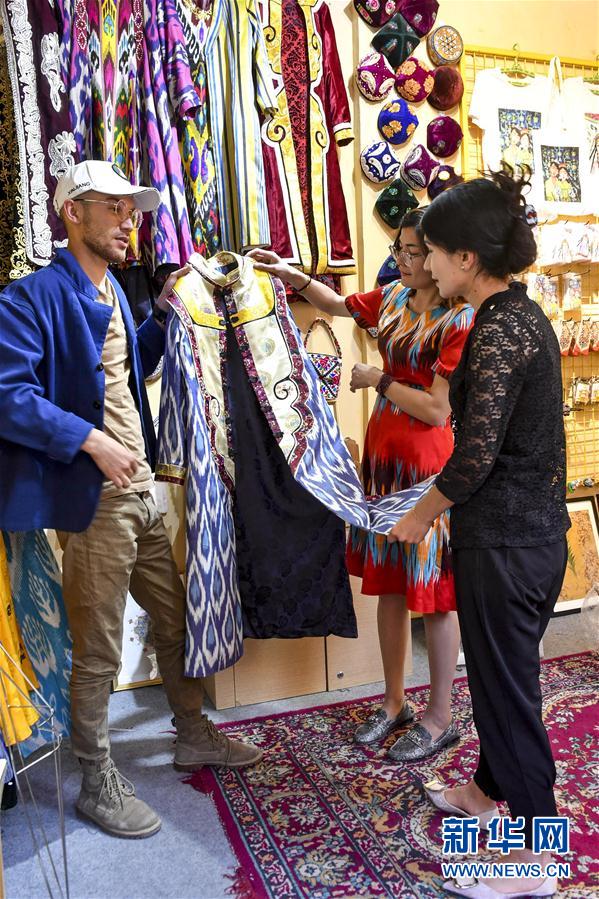 （图片故事）（9）喀什：复古服饰里的文化之旅