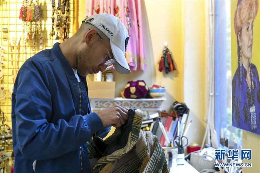 （图片故事）（11）喀什：复古服饰里的文化之旅