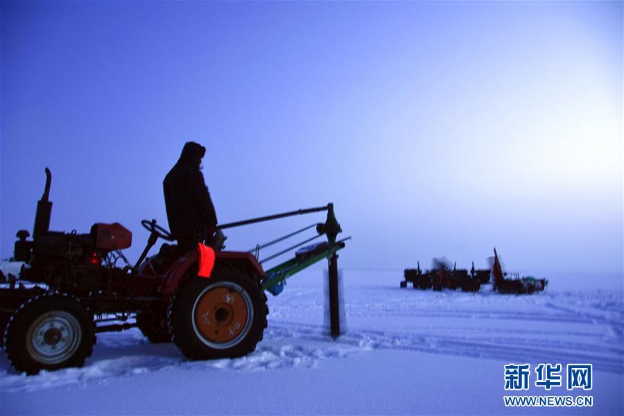 （新春走基层·图文互动）（1）“干活的人不会冷”——直击新疆吉力湖冬捕现场