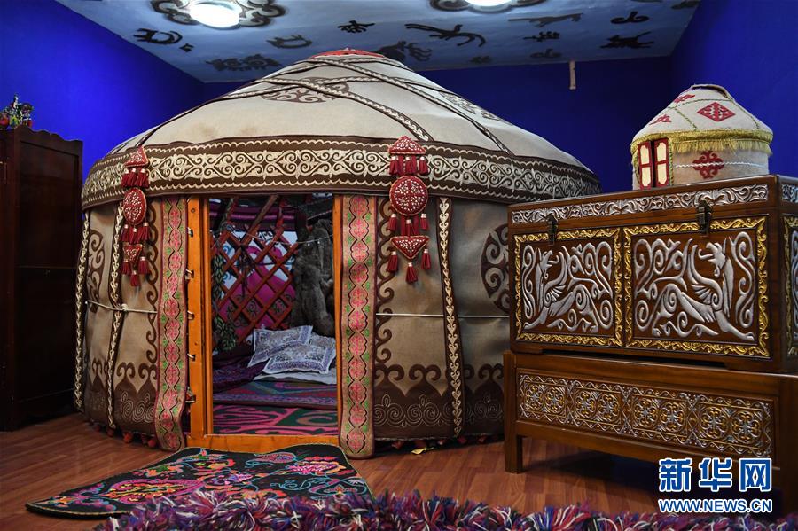 （图文互动）（4）“让毡房会讲故事”——新疆哈萨克族“绣娘”的诗意传承