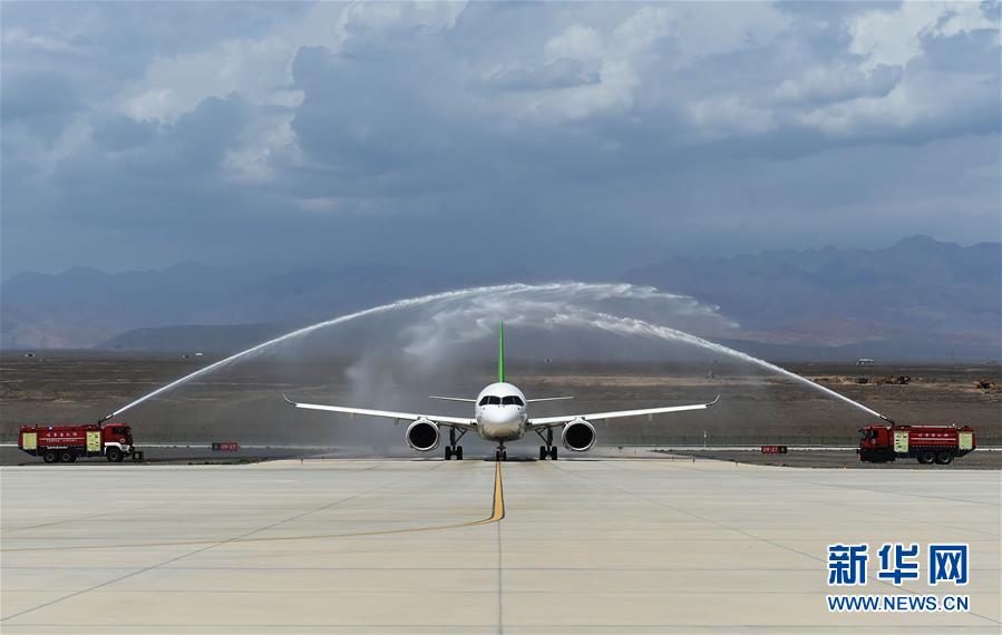 （图文互动）（1）国产C919客机飞抵吐鲁番 开展高温专项试飞