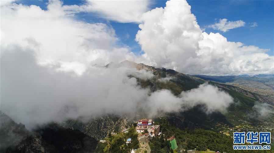 （新华视界）（5）西藏卡久寺：云雾缥缈 隐于山巅 