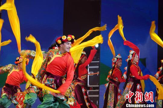 西藏迎十九大专场演出才旦卓玛“唱支山歌给党听”