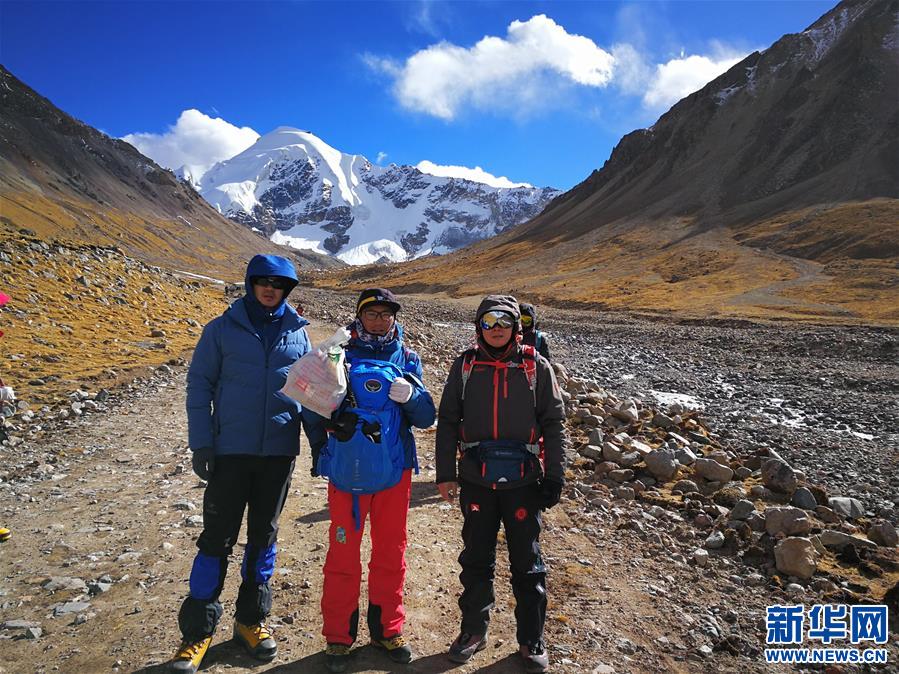 （体育）（2）践行环保，西藏登山客在行动（配本社同题文字稿）