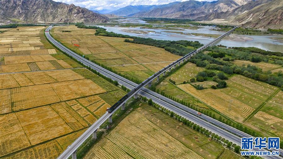 （社会）（3）高等级公路提升西藏交通运输能力