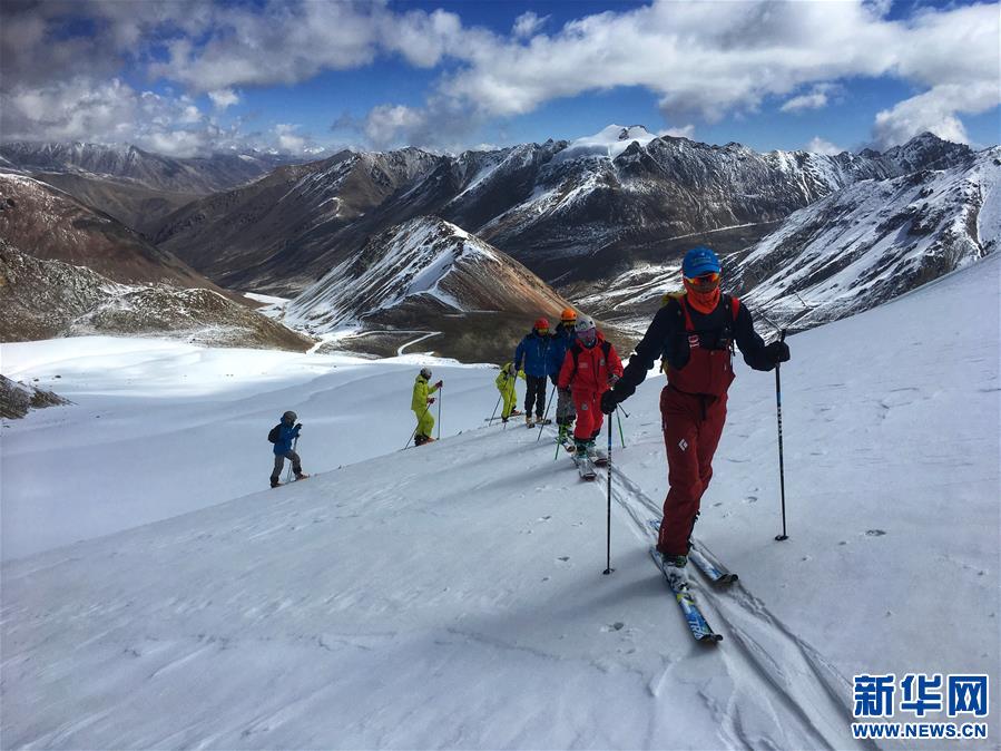 （体育·图文互动）（1）西藏小将初试高海拔滑雪登山赢得国际专家肯定（配本社同题文字稿）