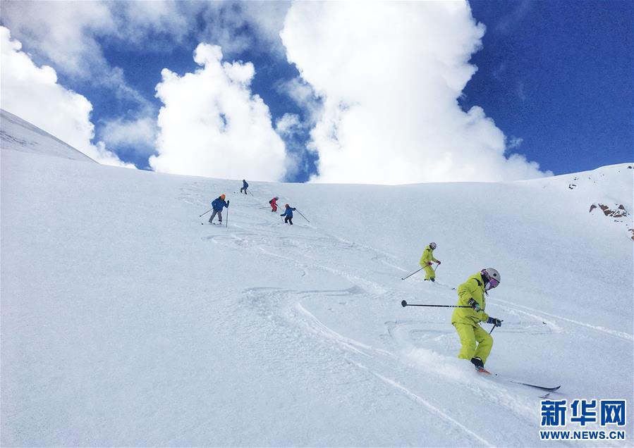 （体育·图文互动）（2）西藏小将初试高海拔滑雪登山赢得国际专家肯定（配本社同题文字稿）