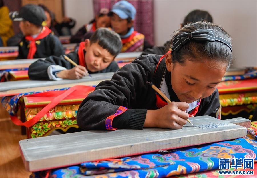 （教育）（1）西藏林芝小学加强藏文书写教育