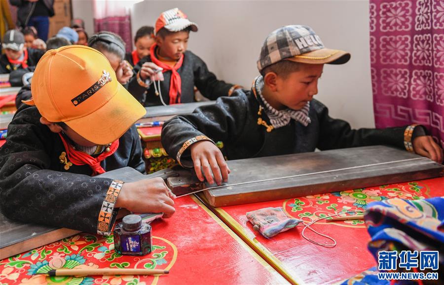 西藏林芝小学加强藏文书写教育