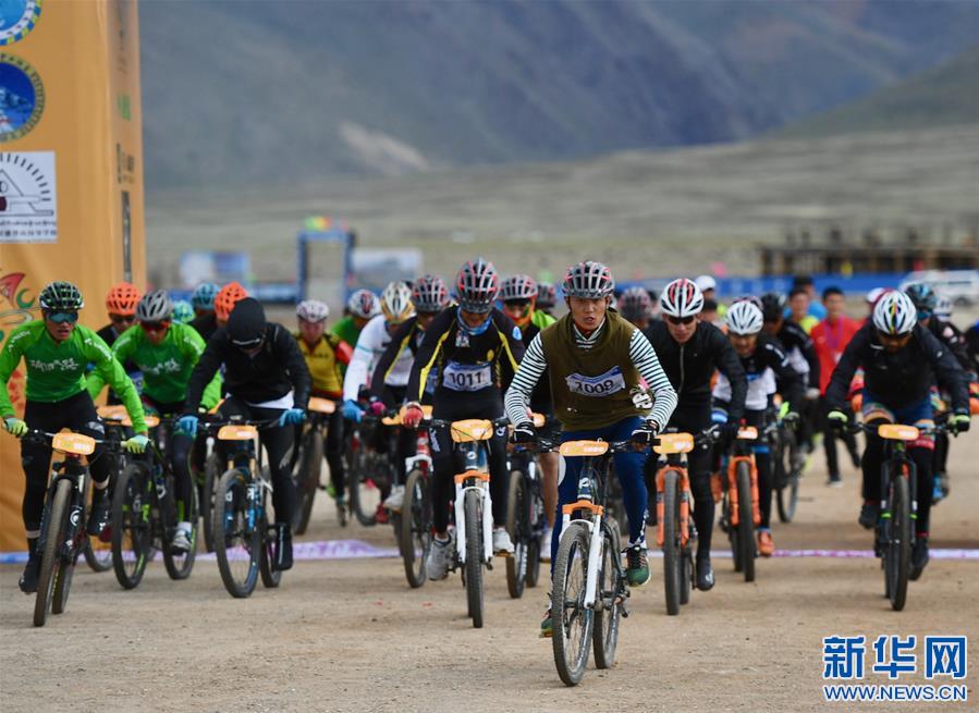 （体育·图文互动）（1）中国海拔最高环湖自行车越野赛在西藏阿里举行（配本社同题文字稿）