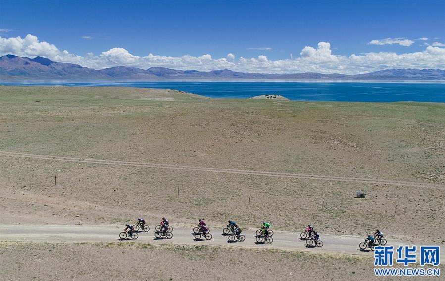 （体育·图文互动）（2）中国海拔最高环湖自行车越野赛在西藏阿里举行（配本社同题文字稿）