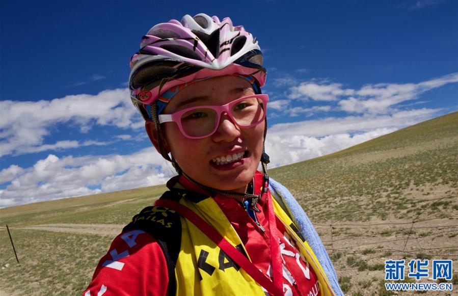 （体育·图文互动）（5）中国海拔最高环湖自行车越野赛在西藏阿里举行（配本社同题文字稿）