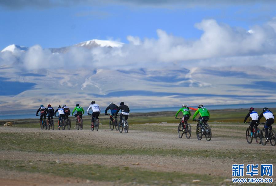 （体育·图文互动）（14）中国海拔最高环湖自行车越野赛在西藏阿里举行（配本社同题文字稿）