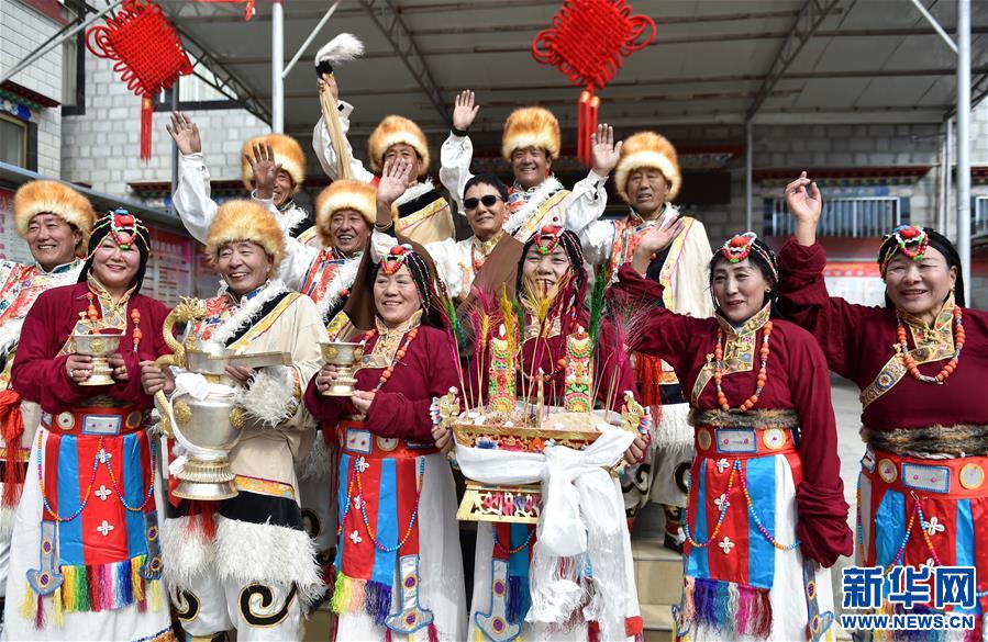 双节合一西藏各地群众共庆春节和藏历新年图