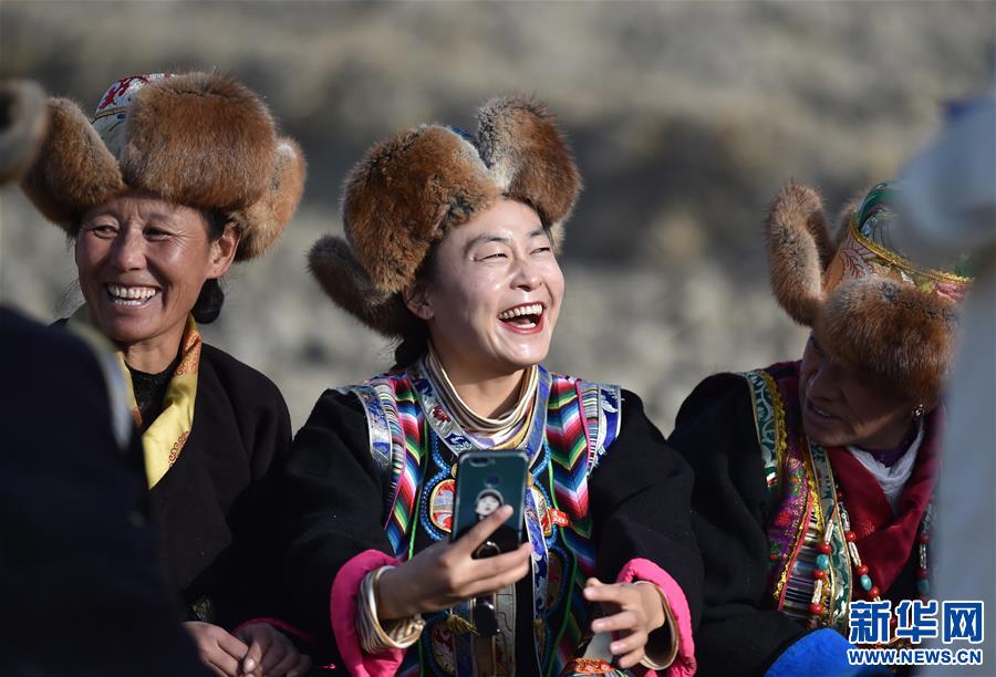 （社会）（4）西藏：载歌载舞迎开耕