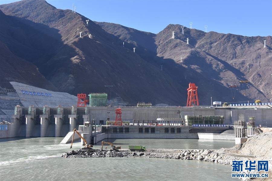 （新华网西藏频道）雅鲁藏布江中游加查水电站顺利完成截流