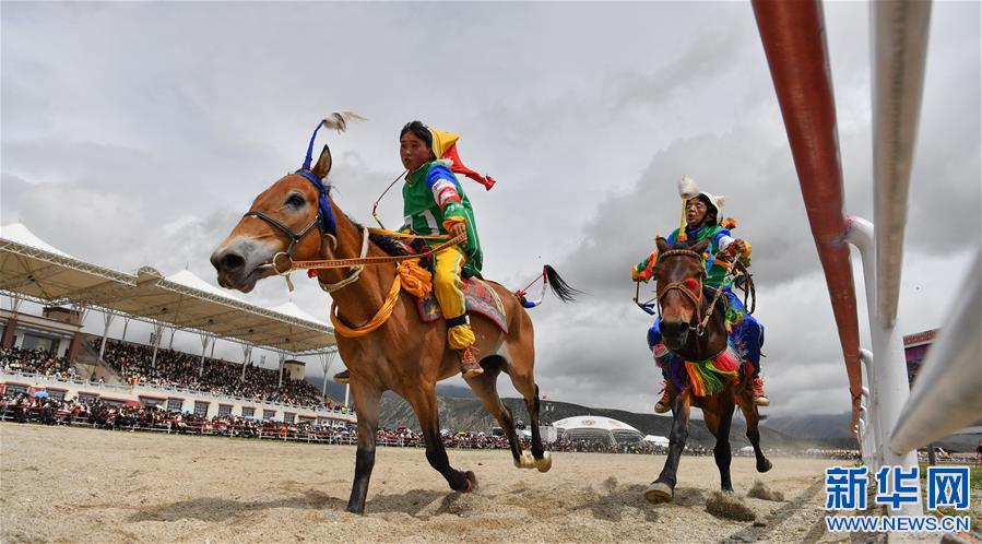 （体育）（2）西藏当雄：云端赛马