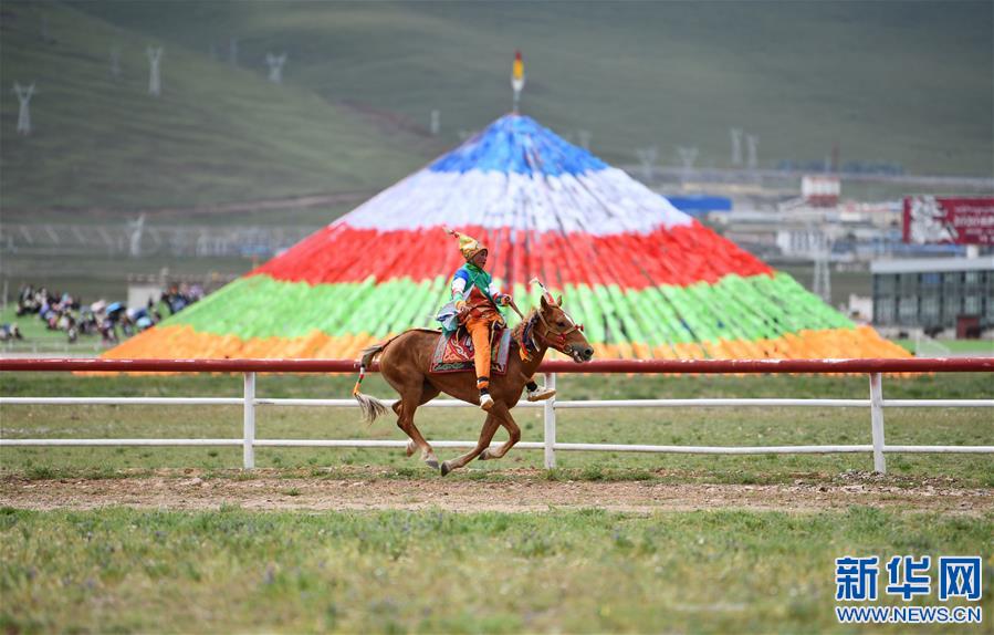 （体育）（10）西藏当雄：云端赛马